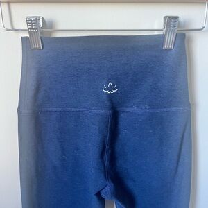 NWOT BEYOND YOGA navy Leggings